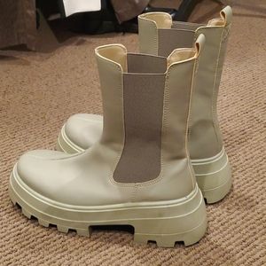 NWT ASOS design sage lug sole chelsea boots, Size UK 6/US 8/39